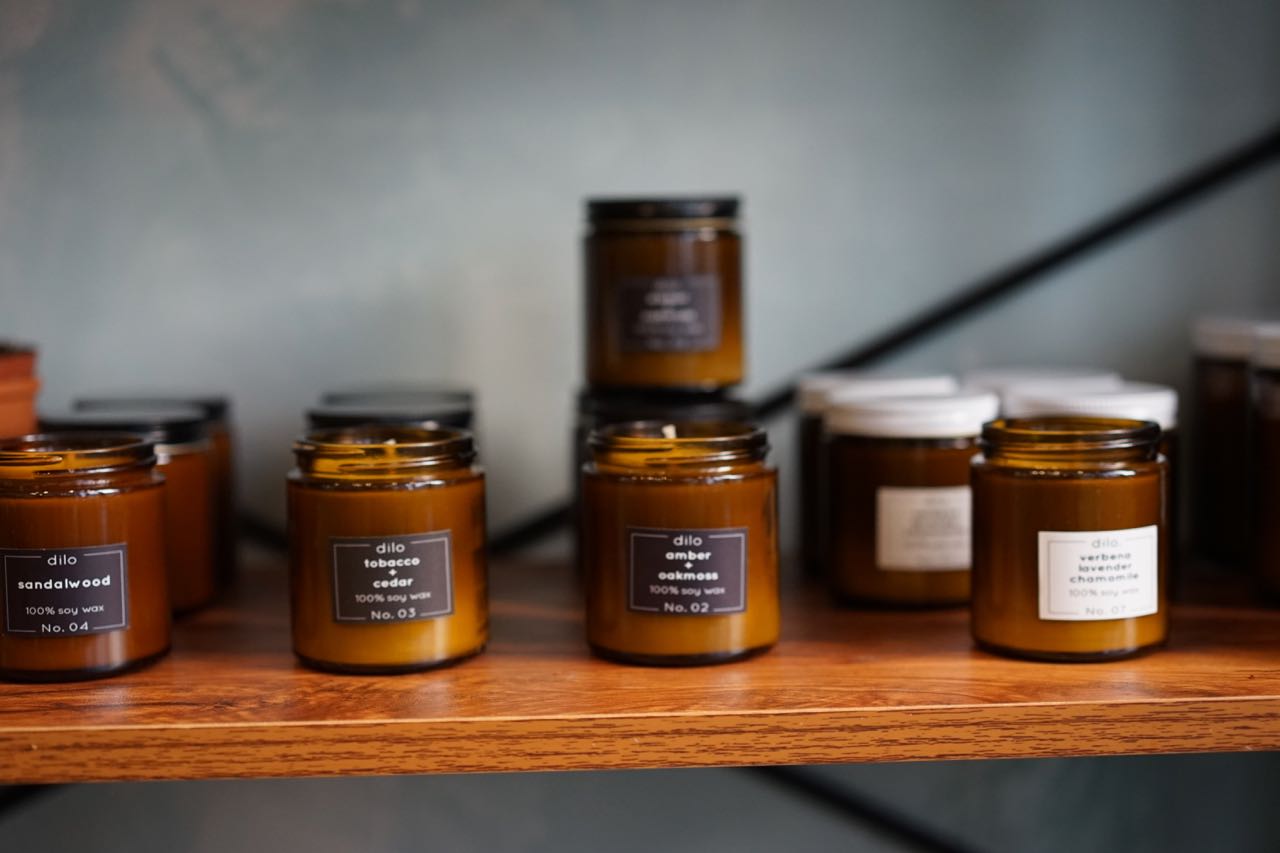 Amber and Oakmoss Candle by Dilo - Greenly Plant Co